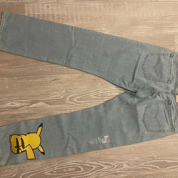 LEVI'S® X POKÉMON 551™M Z AUTHENTIC
STRAIGHT MEN'S JEANS - Picture 4 of 6